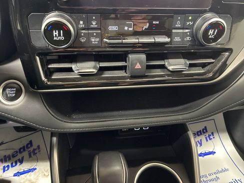 Used 2024 Toyota Highlander LE image 19