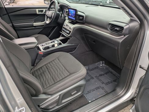 Used 2021 Ford Explorer XLT image 24