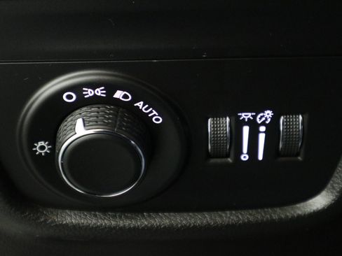 Used 2023 Jeep Grand Cherokee Laredo RWD image 33