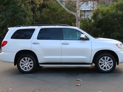 Used 2013 Toyota Sequoia Platinum image 6