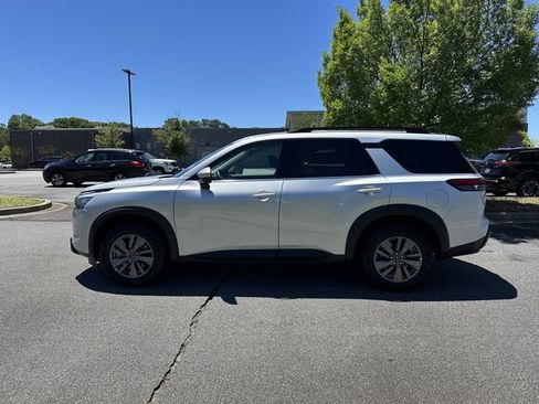 Certified 2025 Nissan Pathfinder SV FWD image 6