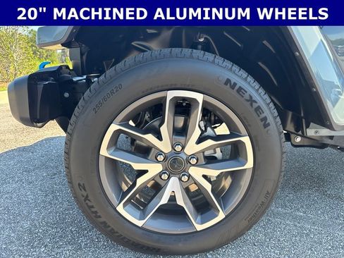 Used 2024 Jeep Wrangler Unlimited AWD/4WD image 4