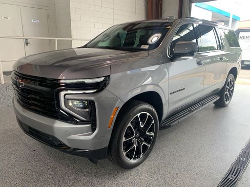 New 2026 Chevrolet Suburban RST w/ Comfort Package RWD image 4