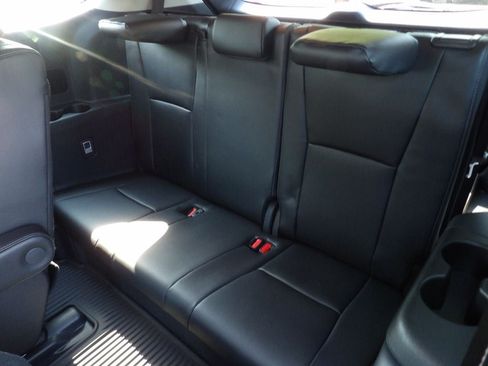 Used 2025 Toyota Highlander Limited AWD/4WD image 28