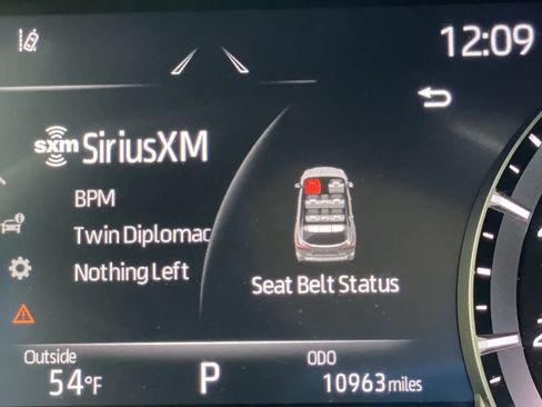 Used 2023 Toyota Highlander LE image 33