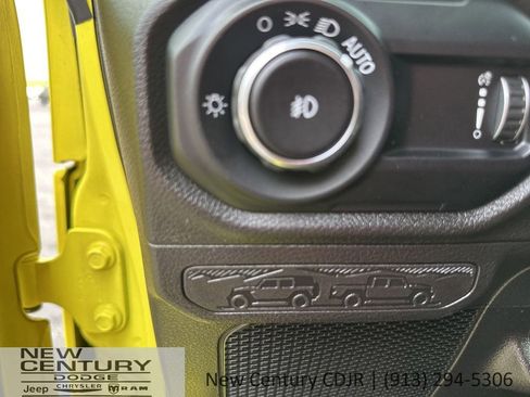 Used 2024 Jeep Wrangler Unlimited Sport AWD/4WD image 25