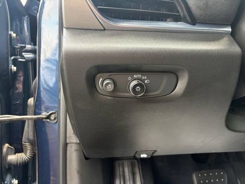 Used 2023 Chevrolet Traverse LT w/ Rear Camera Mirror Package AWD/4WD image 21