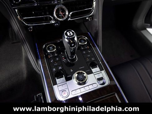 Used 2024 Bentley Flying Spur V8 image 27