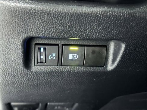 Used 2022 Toyota RAV4 XLE image 18