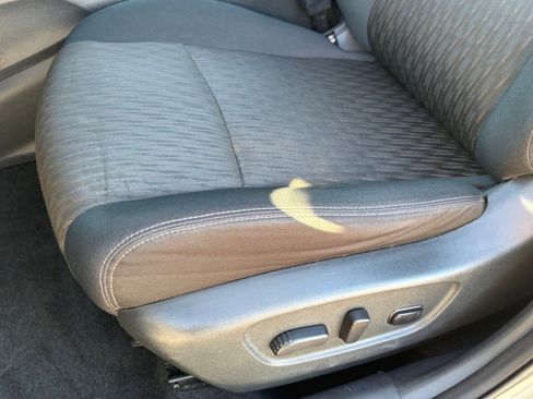 Used 2017 Nissan Rogue SV image 30