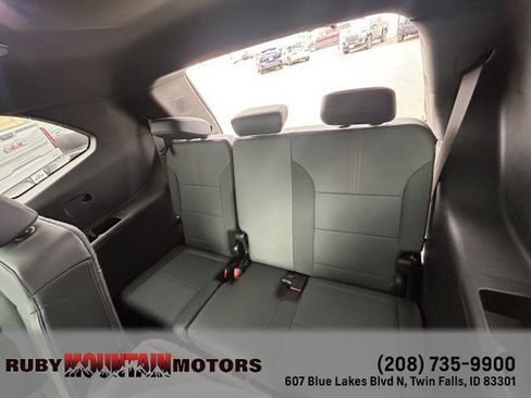 Used 2024 GMC Acadia AT4 w/ Luxury Package image 17