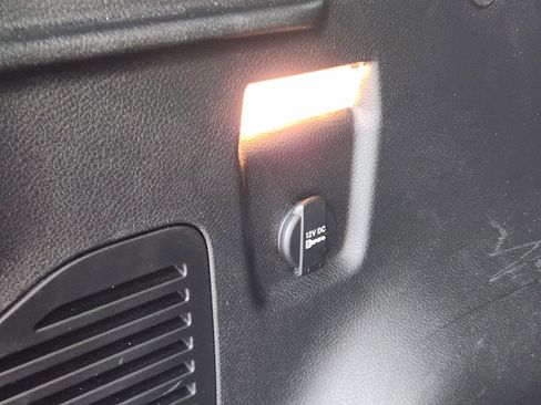 Used 2016 Jeep Renegade Latitude w/ Popular Equipment Group image 34