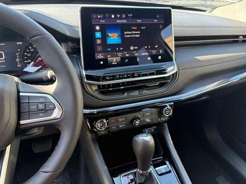 New 2026 Jeep Compass Latitude image 18