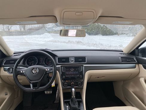 Used 2017 Volkswagen Passat 1.8T R-Line image 16