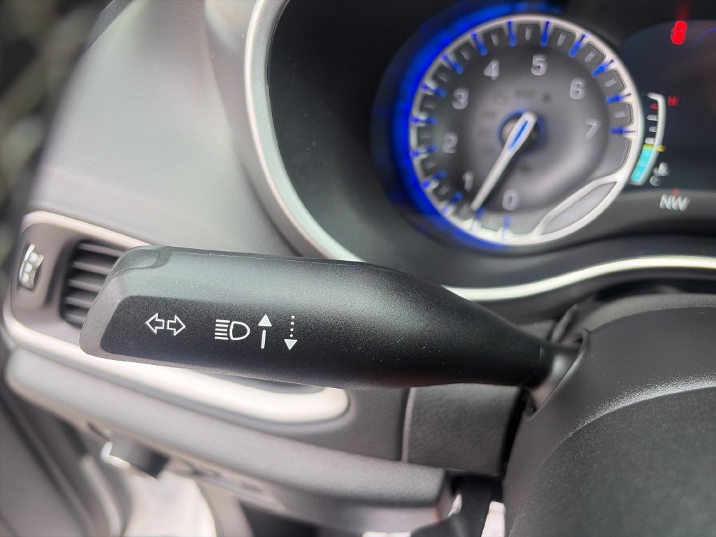Used 2026 Chrysler Pacifica Select FWD image 33