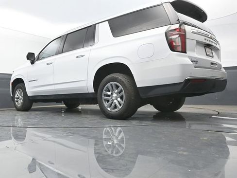 Used 2021 Chevrolet Suburban LT RWD image 40