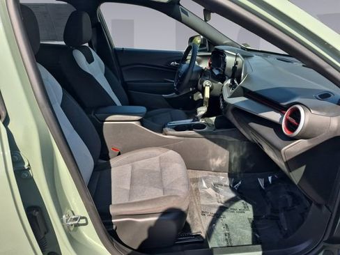 Used 2024 Chevrolet Trax RS image 17