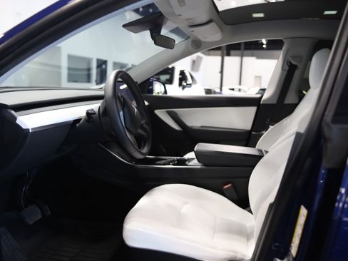 Used 2021 Tesla Model Y Long Range AWD/4WD image 16
