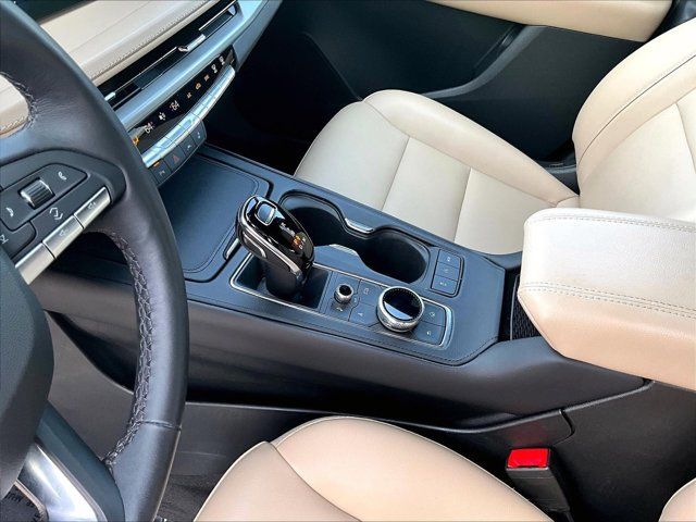 Used 2024 Cadillac XT4 Luxury w/ Cold Weather Package FWD image 15