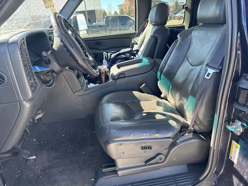 Used 2006 Chevrolet Silverado 2500 LT w/ Onstar Plus Package image 13