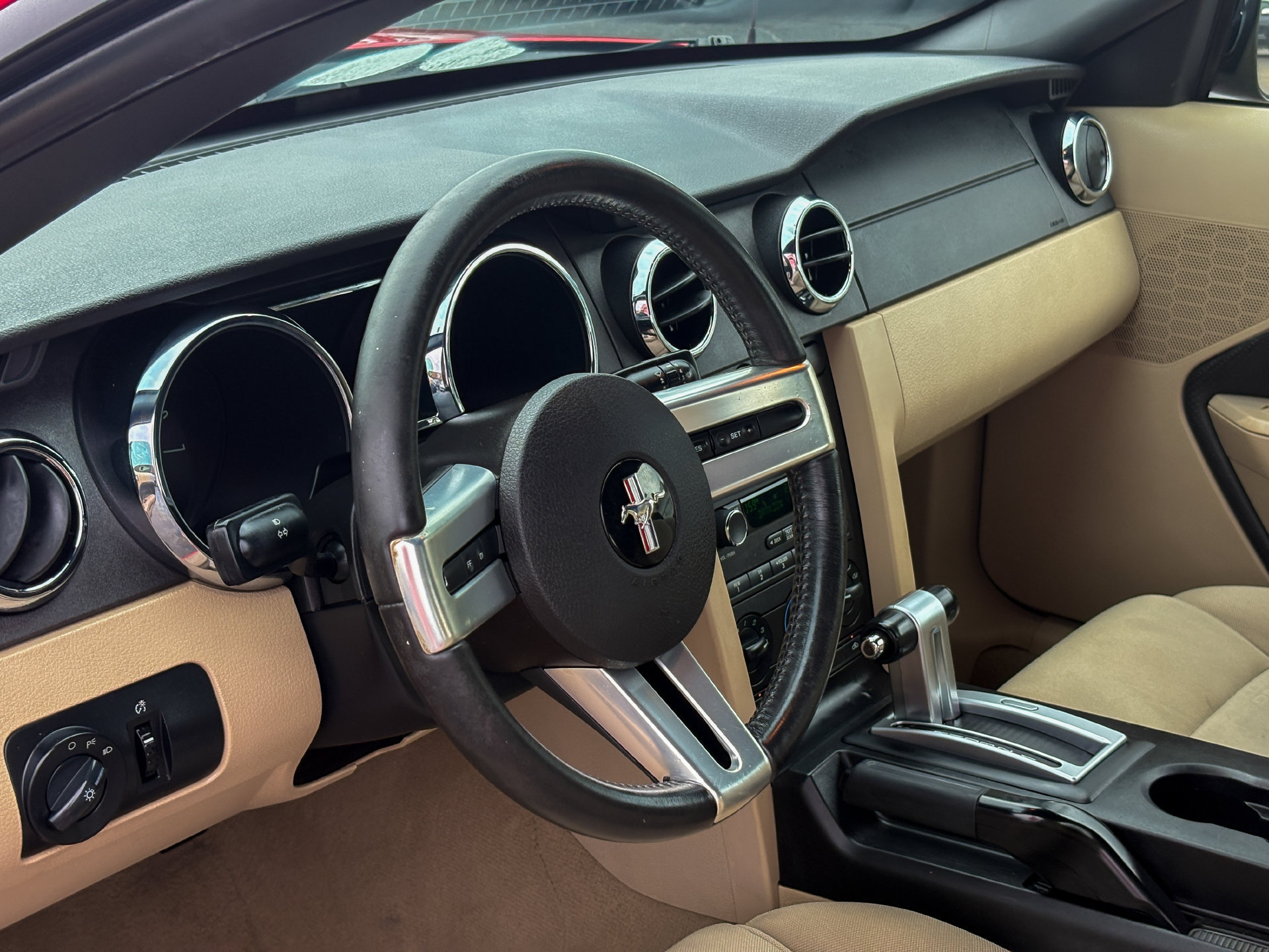 Used 2009 Ford Mustang Convertible RWD image 16