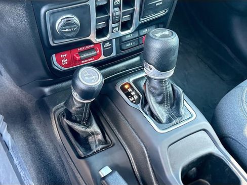 Used 2024 Jeep Wrangler Willys image 16