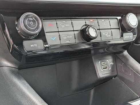 Certified 2022 Jeep Compass Latitude image 21