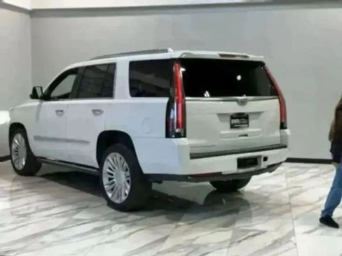 Used 2017 Cadillac Escalade Platinum image 8