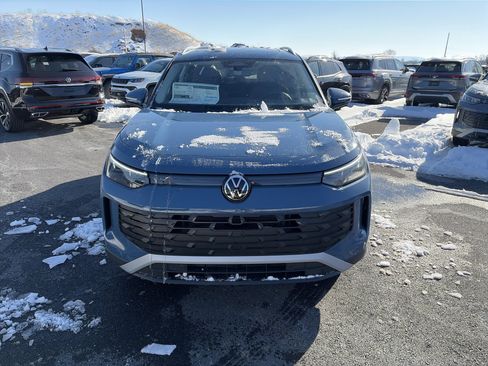 New 2026 Volkswagen Tiguan SE image 2
