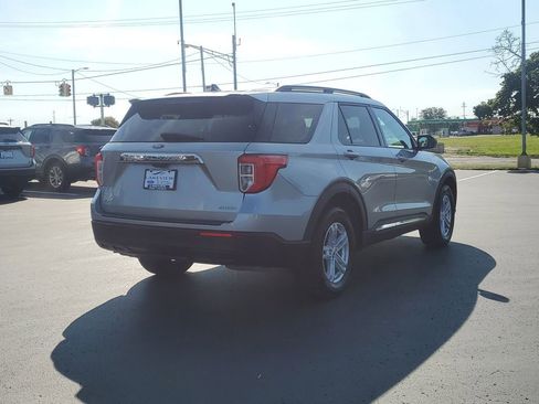 Used 2022 Ford Explorer XLT image 3