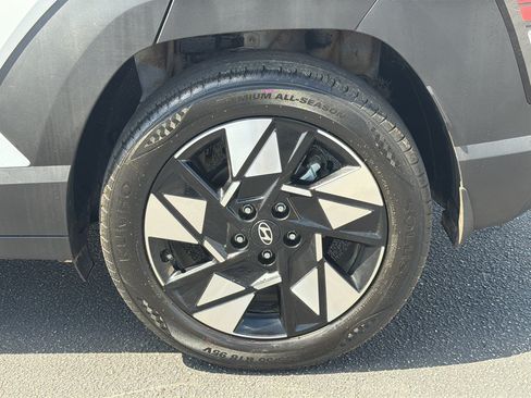 Used 2025 Hyundai Kona SEL FWD image 32