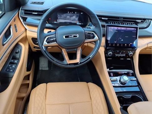 Used 2025 Jeep Grand Cherokee L Summit AWD/4WD image 18