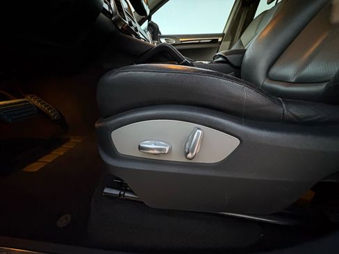 Used 2013 Porsche Cayenne S image 13