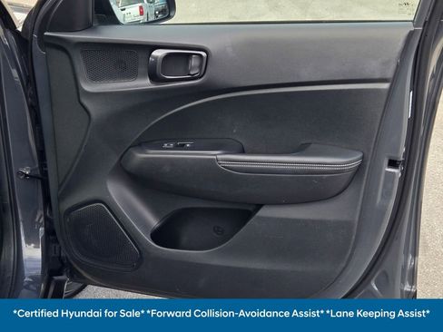 Used 2024 Hyundai Venue Limited image 7