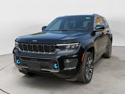 Used 2024 Jeep Grand Cherokee Overland w/ Luxury Tech Group IV AWD/4WD image 7