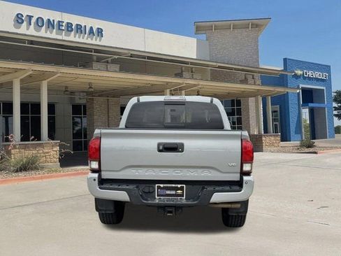 Used 2018 Toyota Tacoma TRD Sport image 6