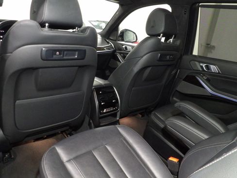 Used 2021 BMW X7 xDrive40i w/ M Sport Package AWD/4WD image 17