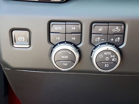 Used 2025 GMC Sierra 1500 AT4 w/ AT4 Premium Package image 21