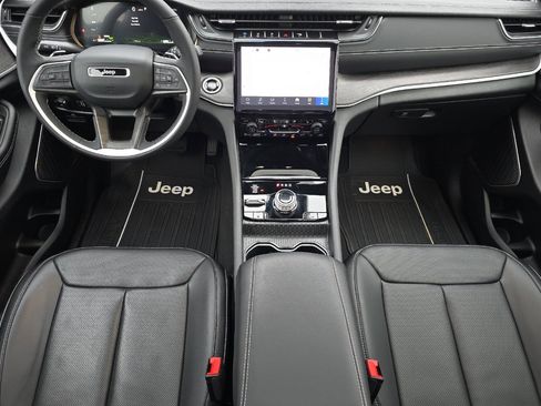 Used 2025 Jeep Grand Cherokee Limited 4xe image 18