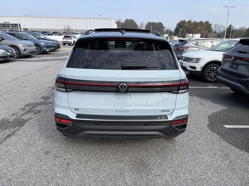 New 2026 Volkswagen Taos SE image 5