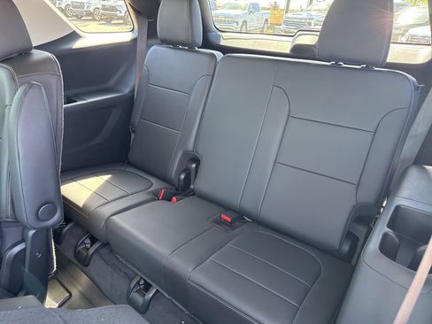 Used 2021 Chevrolet Traverse LT image 12