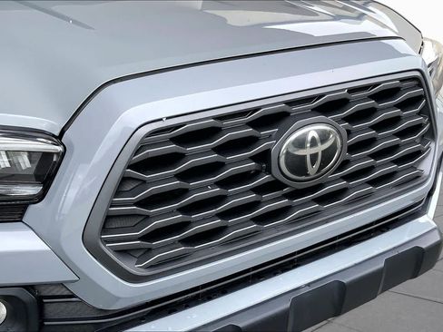 Used 2020 Toyota Tacoma TRD Off-Road AWD/4WD image 30