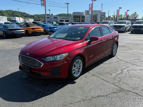 Used 2019 Ford Fusion SE FWD image 5