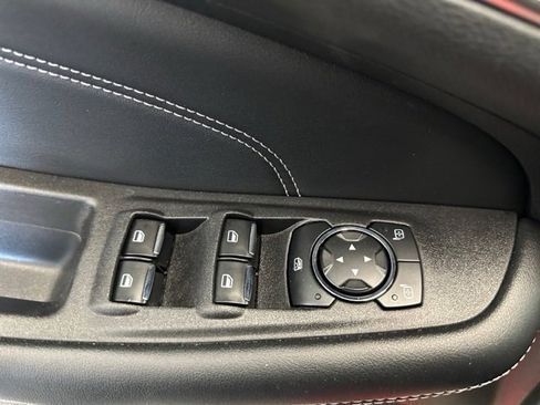 Used 2024 Ford Edge Titanium image 19