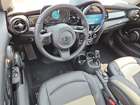 Used 2023 MINI Cooper 2-Door Hardtop FWD image 11
