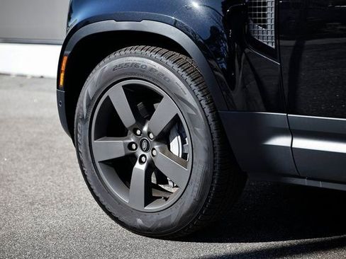 New 2025 Land Rover Defender 130 S image 7