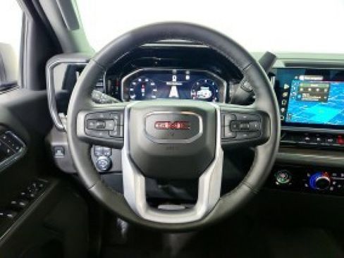Used 2023 GMC Sierra 1500 SLT image 18