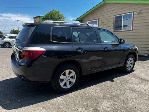 Used 2010 Toyota Highlander SE AWD/4WD image 3