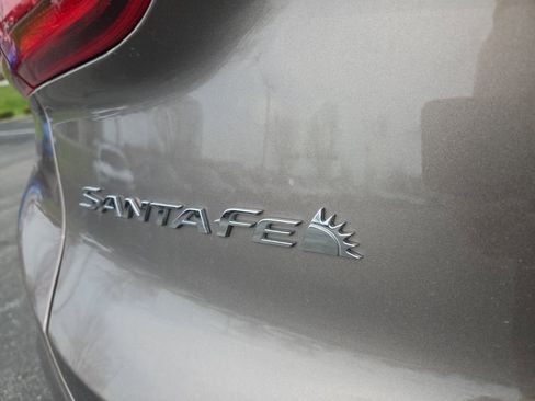 Used 2019 Hyundai Santa Fe SEL FWD image 11