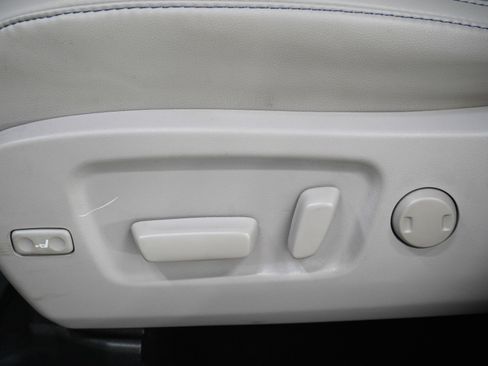 Used 2019 Toyota Highlander XLE FWD image 26